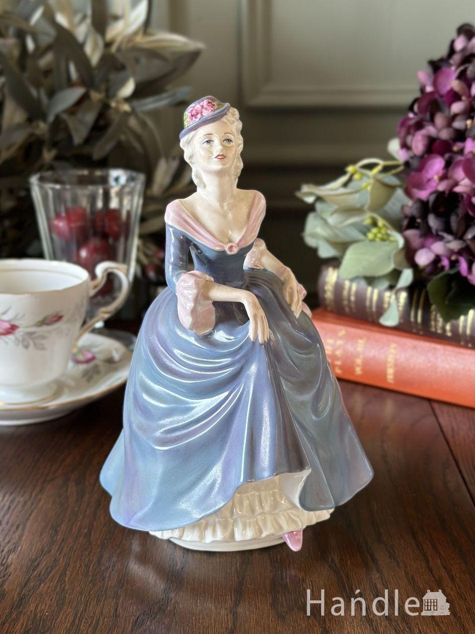 コールポート（Coalport）のフィギュリン、Ladies of fashionシリーズのレジーナ(Regina) (m-8177-z)