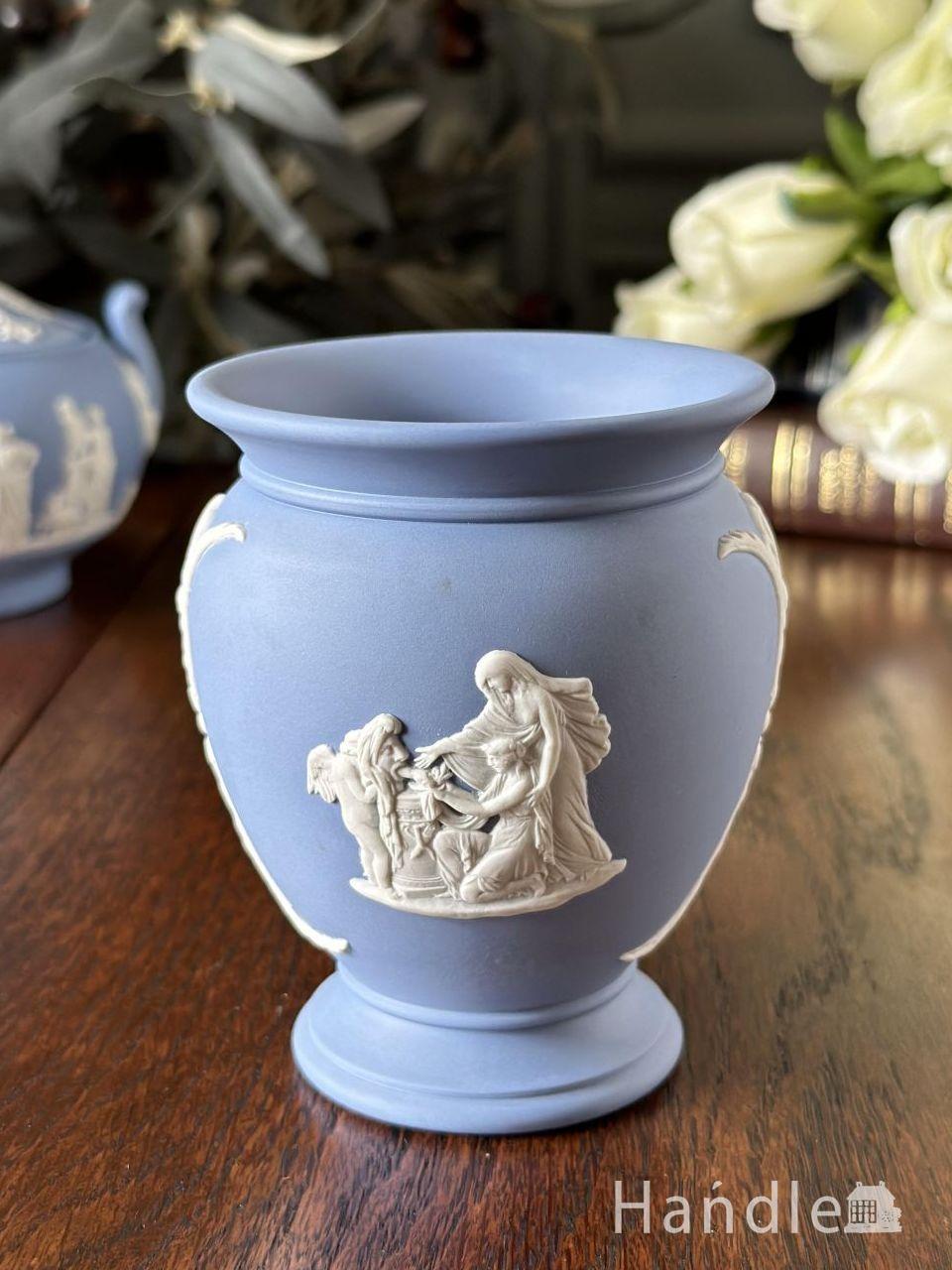 ウェッジウッド（Wedgwood）のジャスパーウェア、ペールブルー色のフラワーベース (k-5672-z)